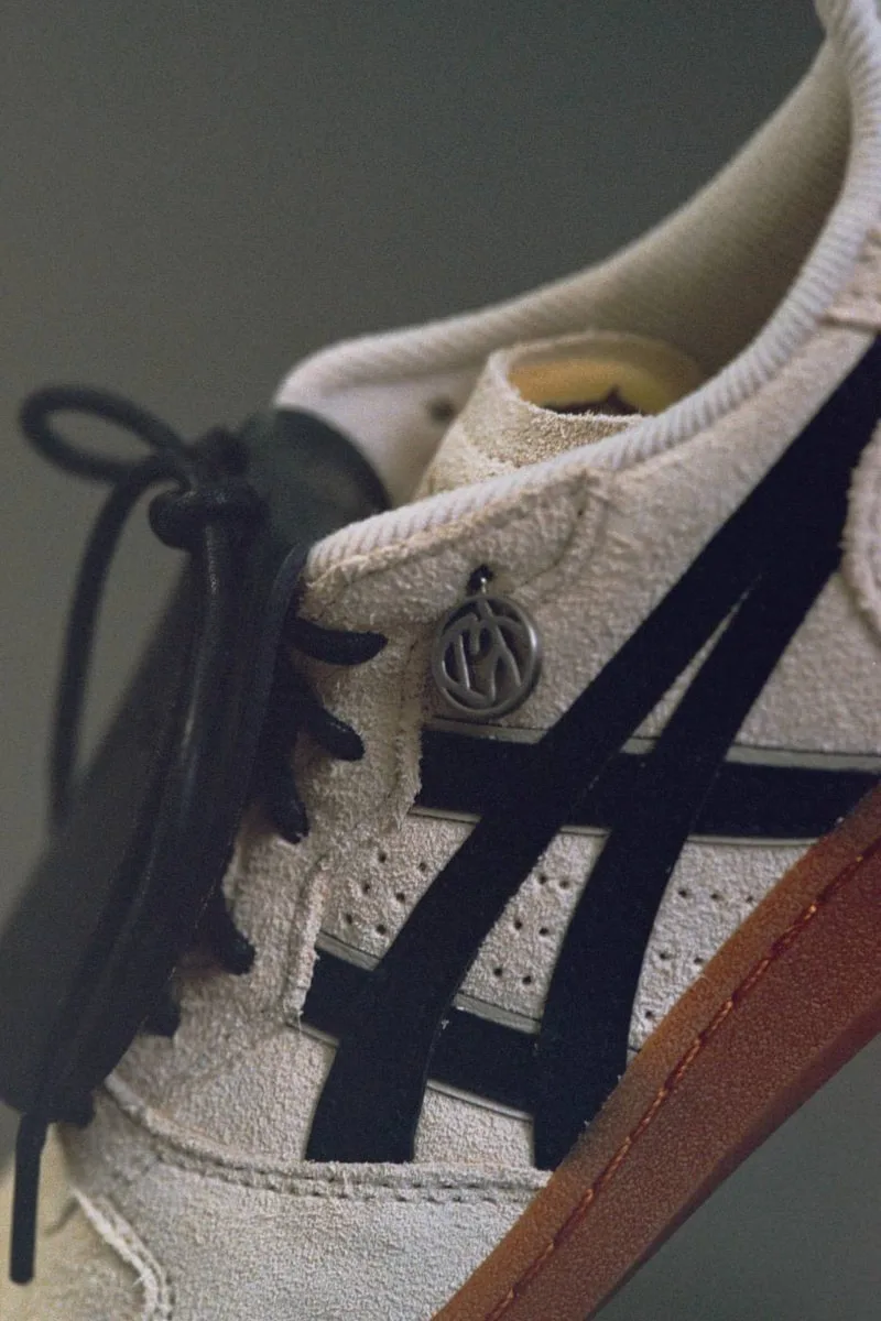 Collaboration SOSHIOTSUKI x ASICS SKYHAND OG Oatmeal/Black 1203A452-250 : infos de sortie