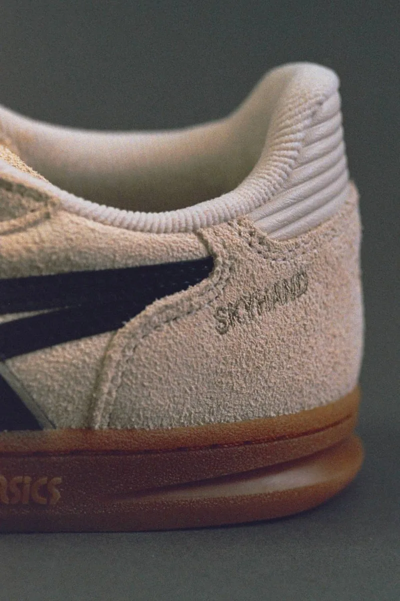 Collaboration SOSHIOTSUKI x ASICS SKYHAND OG Oatmeal/Black 1203A452-250 : infos de sortie
