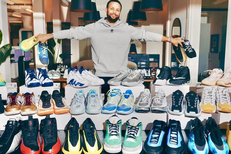 sothebys-devoile-la-collection-unique-de-sneakers-de-stephen-curry/carousel-1.jpg