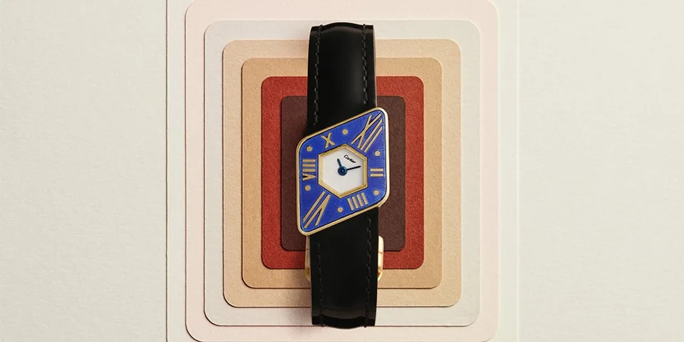 Montre déformée sur papier dégradé, design unique.
