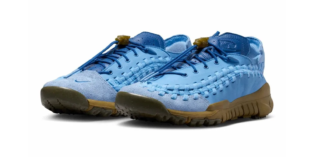 Chaussures bleues avec semelle brun, design tressé unique.