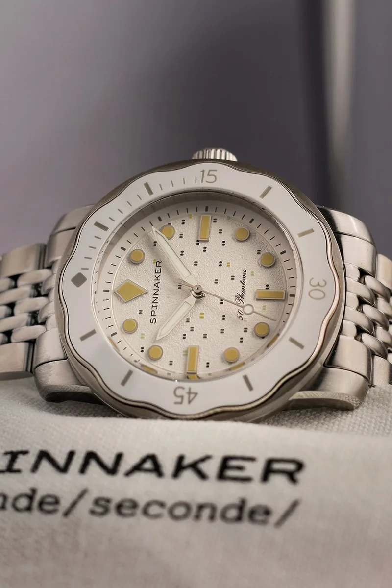 spinnaker-sous-uv-fantomes-reveles/carousel-1.jpg