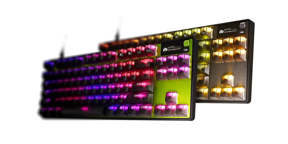 Deux claviers avec éclairage RGB multicolore.
