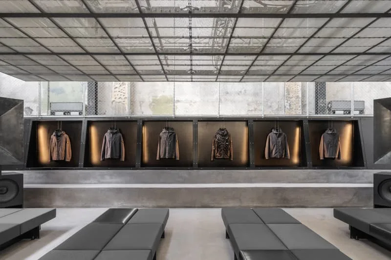 stone-island-reactive-son-heritage-no-seasons-a-la-milan-design-week-2026/carousel-5.jpg