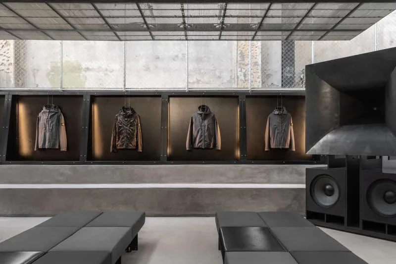 stone-island-reactive-son-heritage-no-seasons-a-la-milan-design-week-2026/carousel-6.jpg