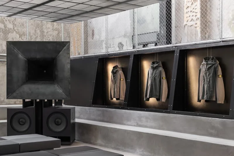 stone-island-reactive-son-heritage-no-seasons-a-la-milan-design-week-2026/carousel-8.jpg