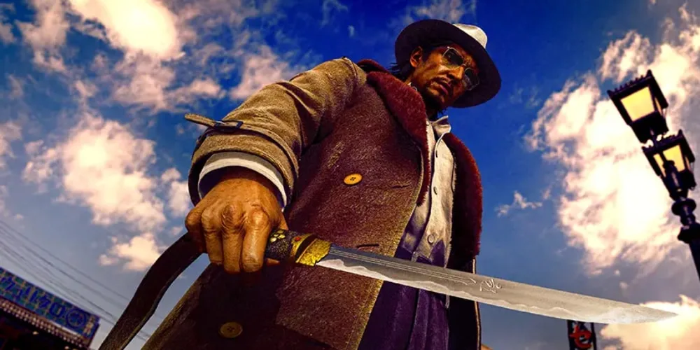 Homme en manteau tenant un couteau regardant vers le bas, ciel bleu en arrière-plan.