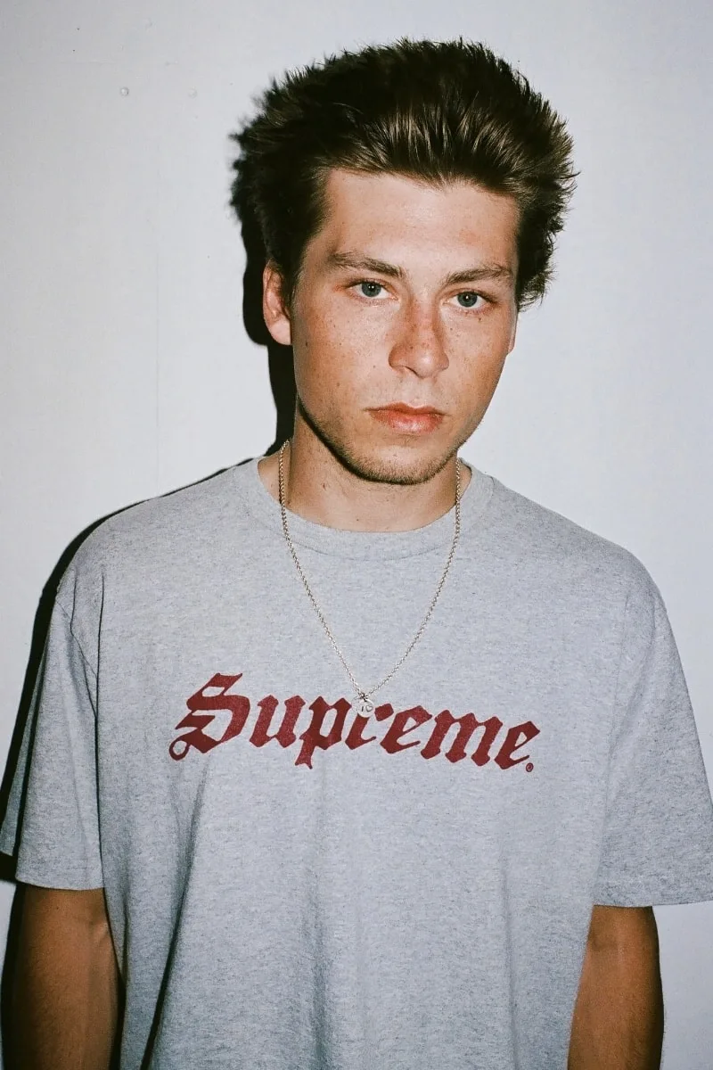 supreme-une-collection-ete-2026-iconoclaste/carousel-3.jpg