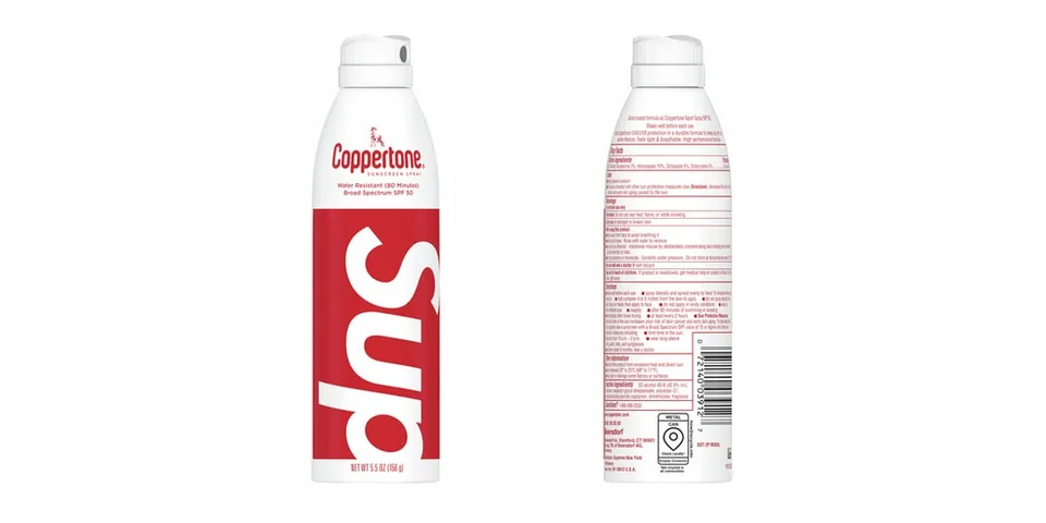 Spray solaire Coppertone dans une bouteille rouge et blanche