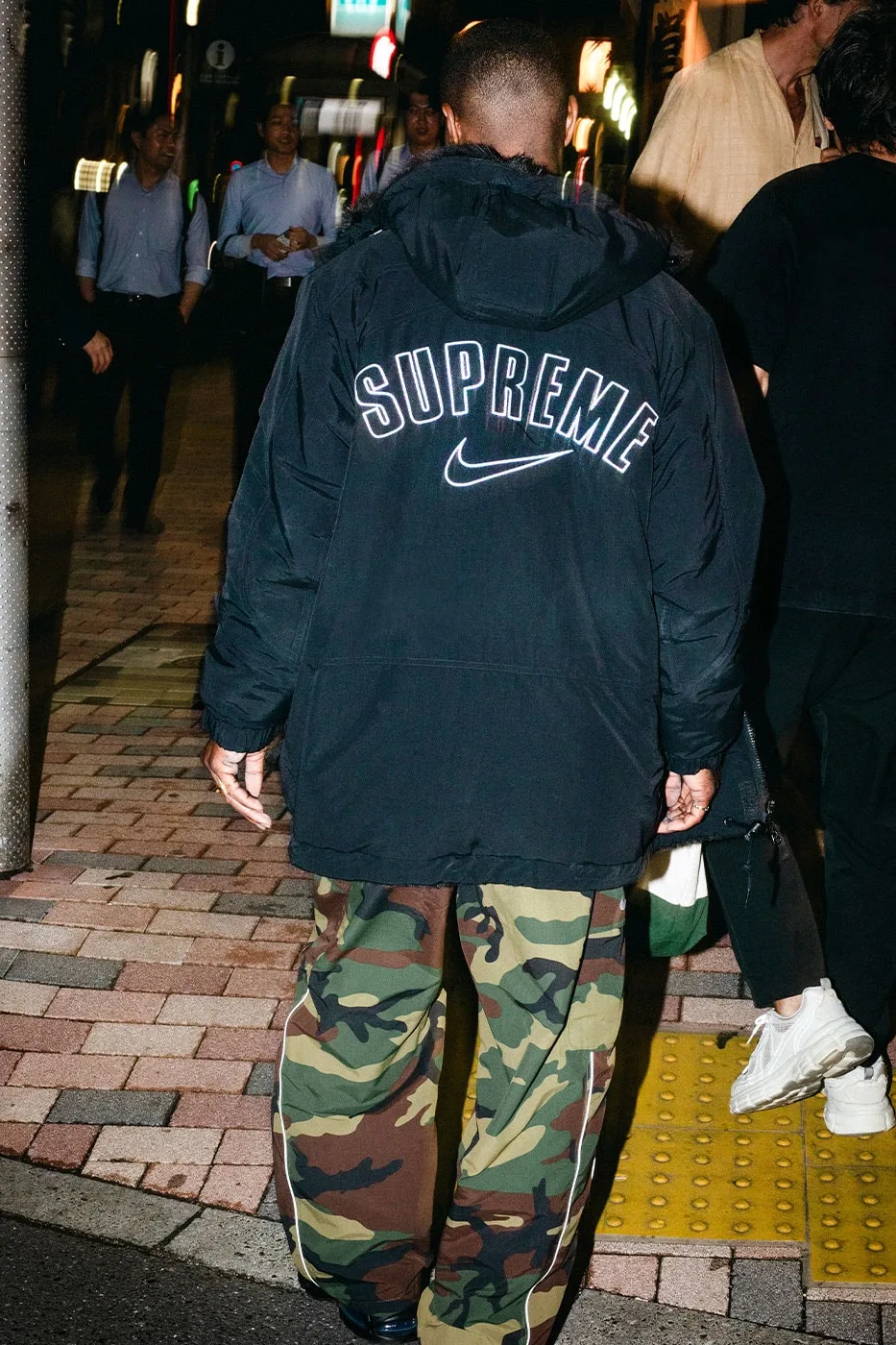 supreme-x-nike-la-collection-fall-2026-revelee/carousel-3.jpg