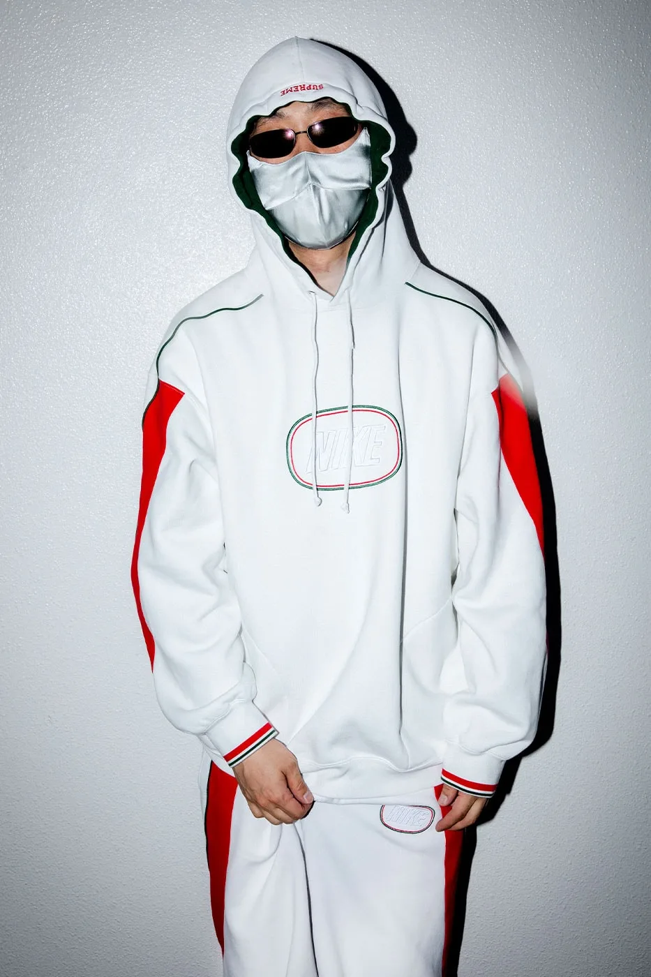 supreme-x-nike-la-collection-fall-2026-revelee/carousel-6.jpg