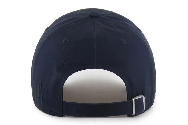 swarovski-x-47-x-mlb-collab-etincelante-pour-130-ans/carousel-4.jpg