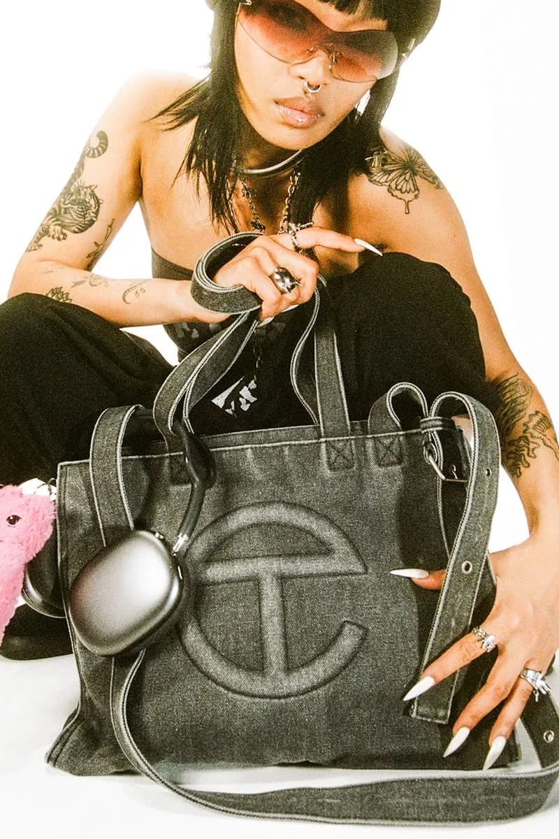 telfar-utility-bag-le-sac-du-quotidien-reinvente/carousel-3.jpg