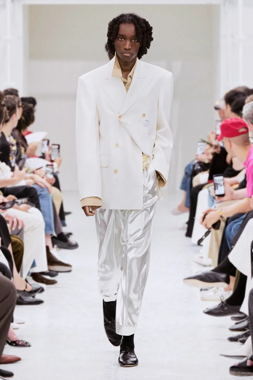 tendances-ss27-les-codes-vestimentaires-se-reinventent/carousel-13.jpg