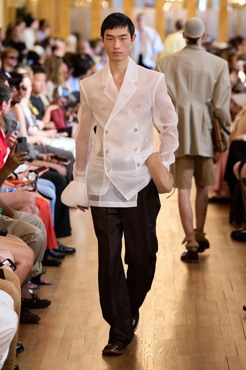 tendances-ss27-les-codes-vestimentaires-se-reinventent/carousel-7.jpg