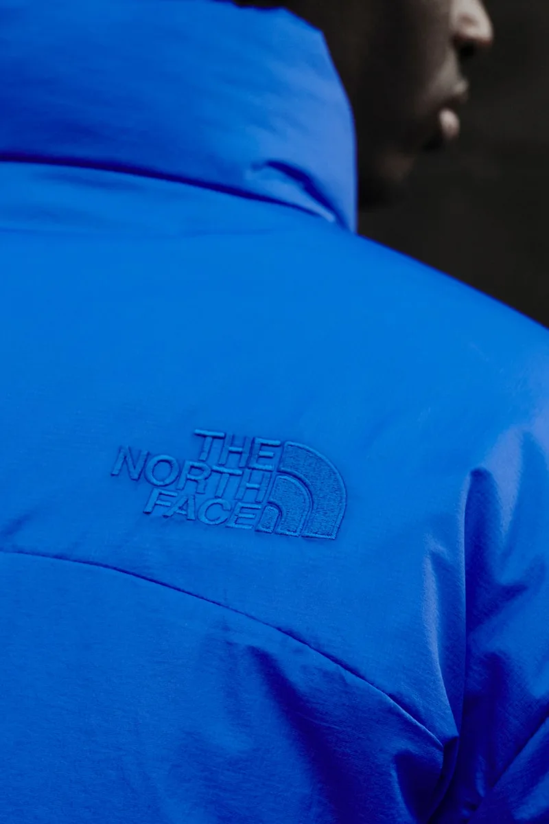 Gros plan sur la doudoune réversible Pertex Nuptse de The North Face