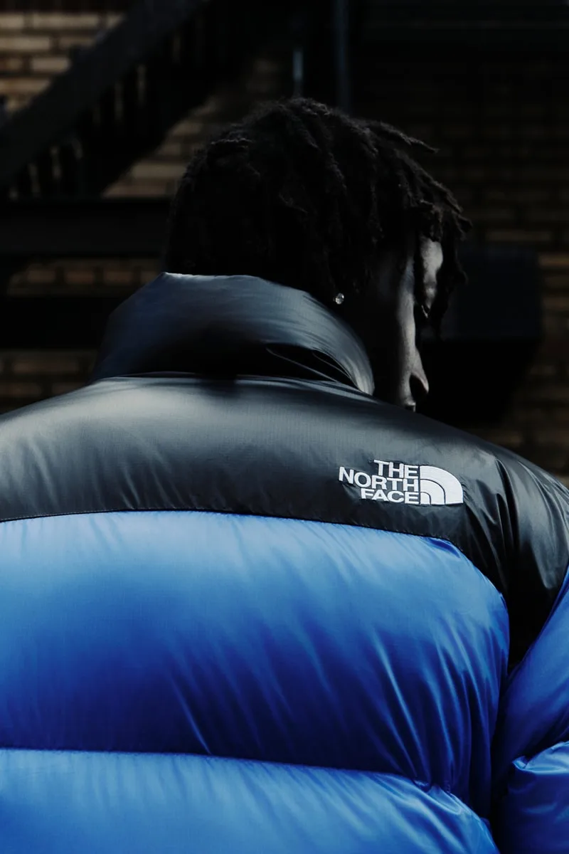 Gros plan sur la doudoune réversible Pertex Nuptse de The North Face