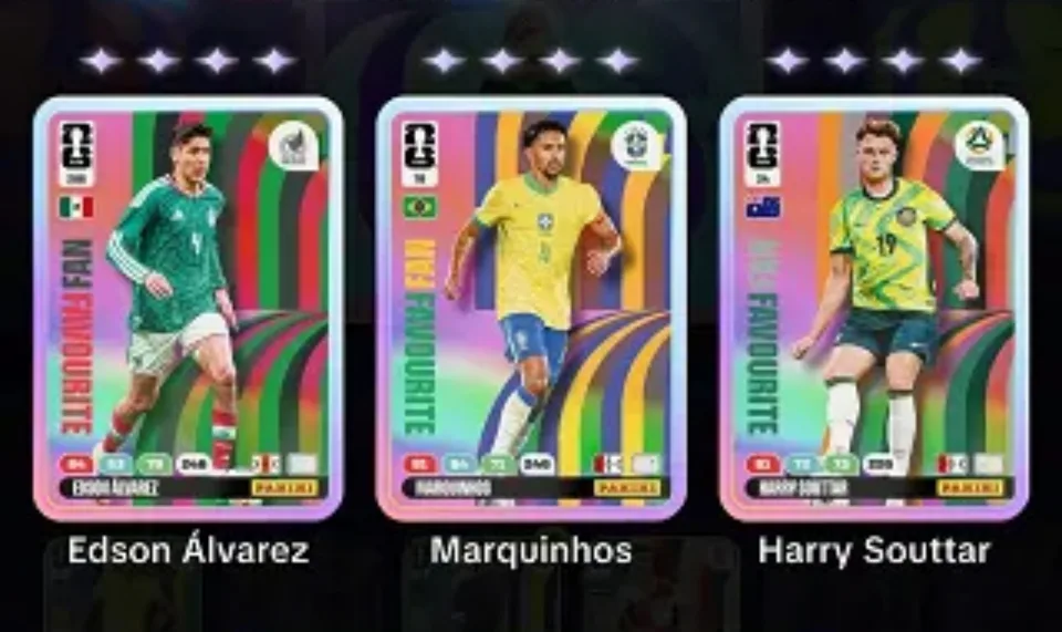 Trois cartes de joueur de football avec Edson Álvarez, Marquinhos, Harry Souttar.