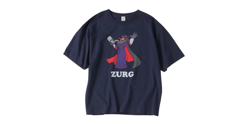 T-shirt bleu avec un personnage et texte 'Zurg'