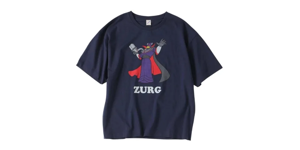 T-shirt bleu avec un personnage et texte 'Zurg'