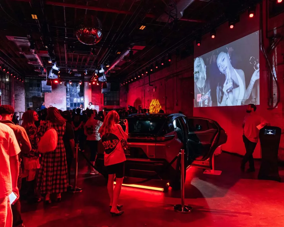 toyota-c-hr-le-coup-declat-de-la-nyfw/carousel-9.jpg