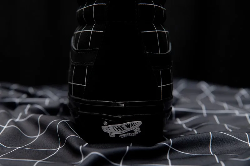 undercover-x-vans-art-et-rigueur-sur-slip-on-et-sk8-hi/carousel-12.jpg