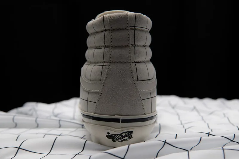 undercover-x-vans-art-et-rigueur-sur-slip-on-et-sk8-hi/carousel-8.jpg