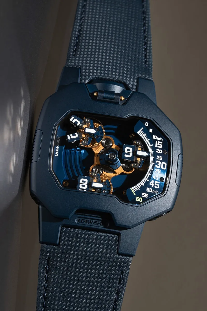 urwerk-blue-planet-ladieu-a-lur-120/carousel-2.jpg