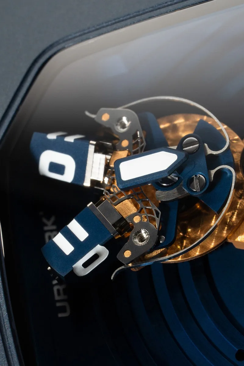 urwerk-blue-planet-ladieu-a-lur-120/carousel-3.jpg