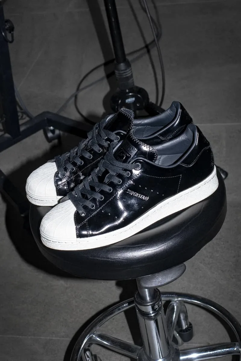 va-tokyo-et-adidas-originals-reinventent-la-sneaker-avec-la-va-superstan/carousel-1.jpg