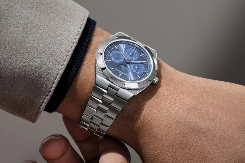 vacheron-constantin-un-bleu-azur-plus-leger/carousel-2.jpg