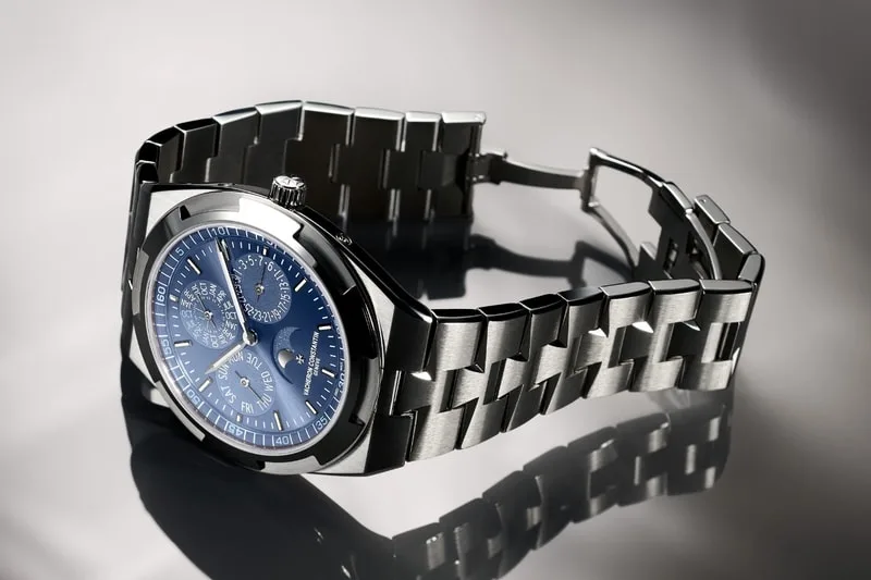 vacheron-constantin-un-bleu-azur-plus-leger/carousel-4.jpg