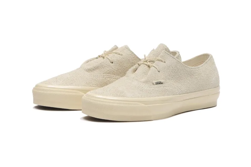 vans-authentic-ease-un-retour-aux-sources-elegant/carousel-1.jpg