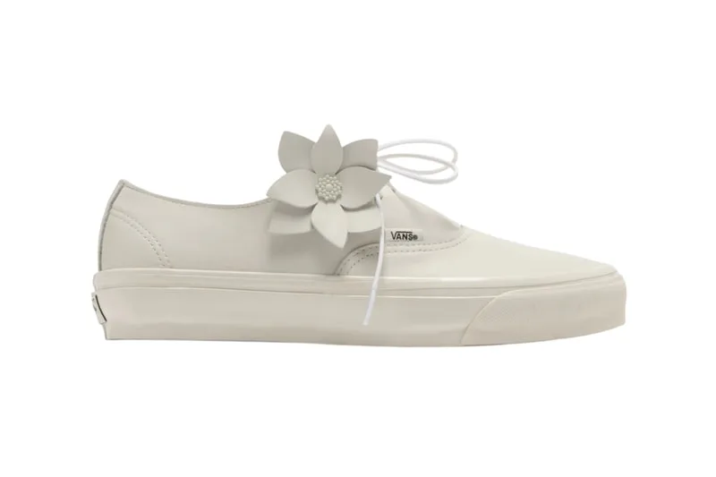 vans-authentic-ease-une-touche-florale-revisitee/carousel-1.jpg
