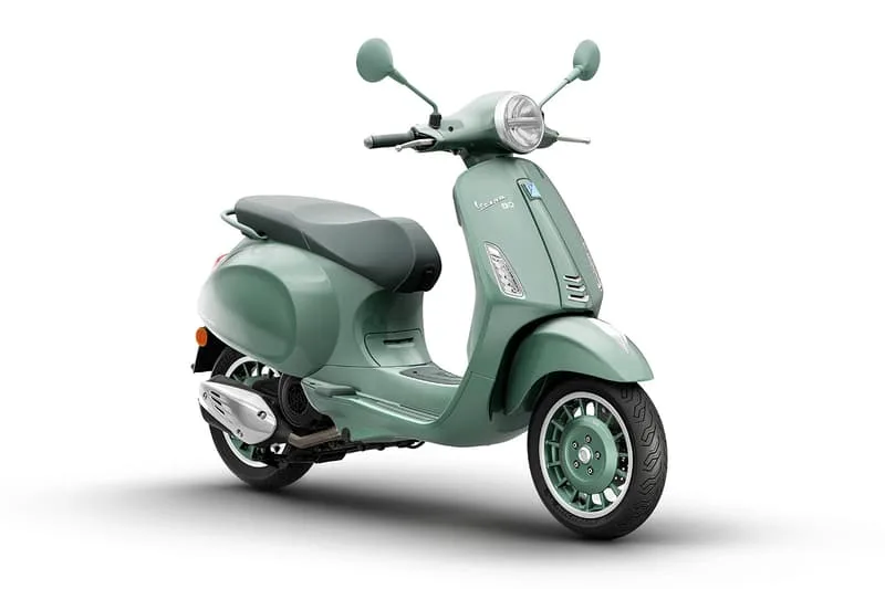 vespa-80-ans-de-legende-celebres-avec-eclat/carousel-2.jpg