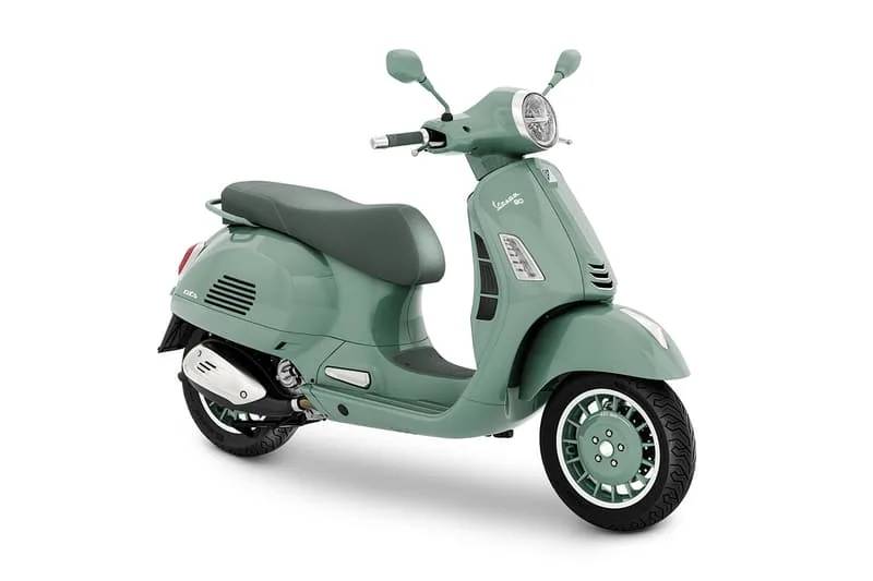 Scooter vert élégant avec siège et guidon modernes
