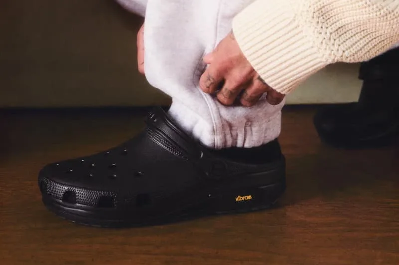 vibram-et-crocs-reinventent-le-sabot-classique-avec-le-classic-exp/carousel-2.jpg