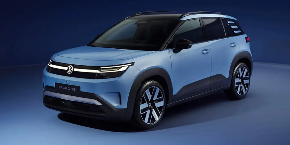 Voiture électrique bleue Volkswagen ID.CROSS vue de côté.
