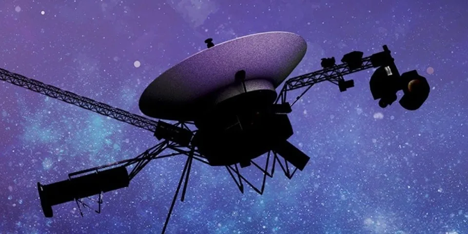 Sonde spatiale dans l'espace avec fond étoilé