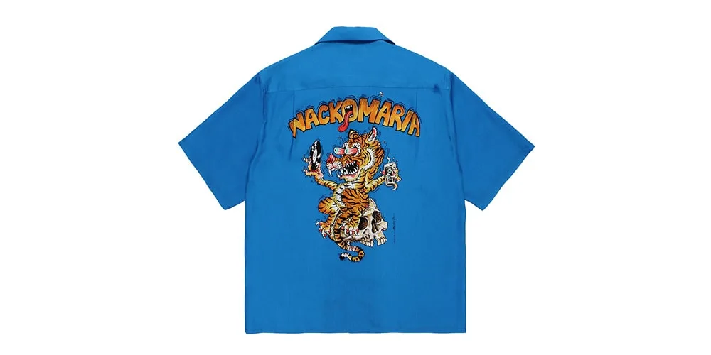 Chemise bleue avec tigre et logo "Wacko Maria" dans le dos.