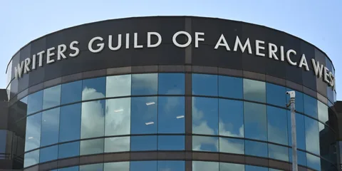 Bâtiment du Writers Guild of America West avec ciel en arrière-plan.