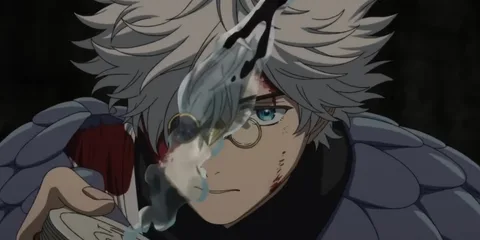 Personnage avec cheveux blancs et monocle verse liquide d'une gourde.