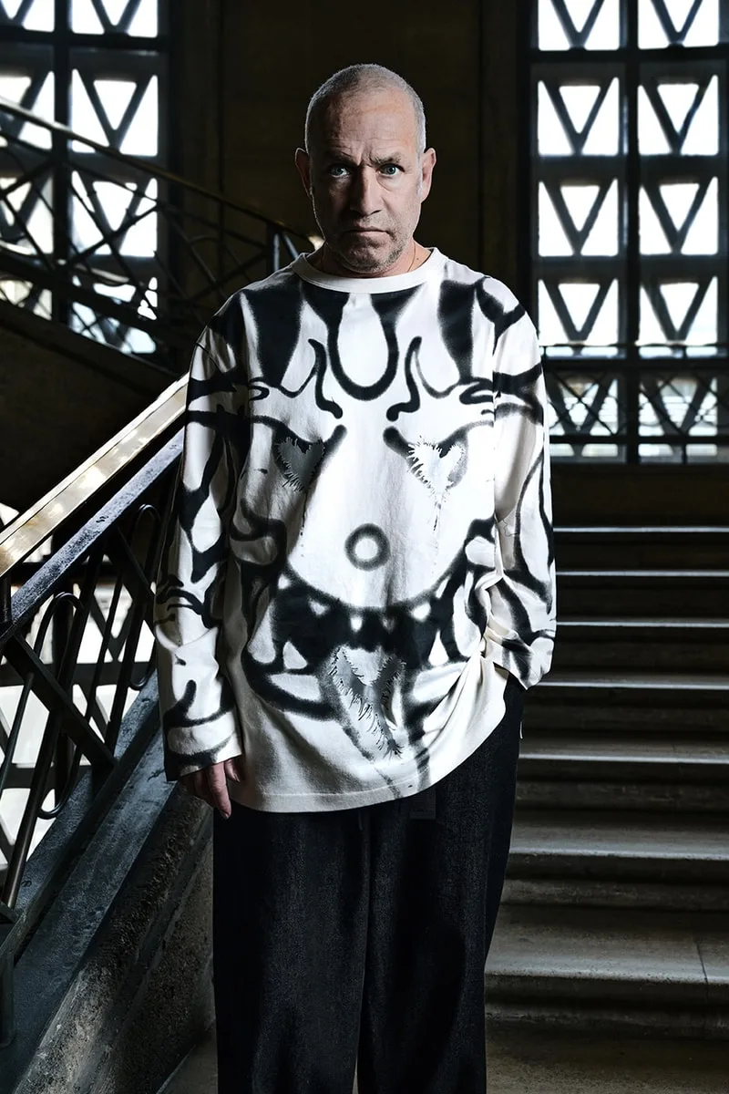 y-3-et-mark-gonzales-une-campagne-fw26-captivante/carousel-11.jpg