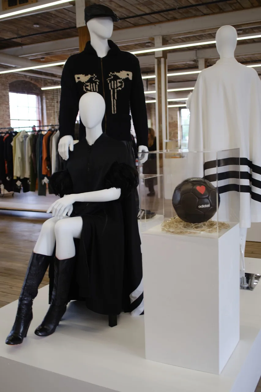 y-3-une-exposition-unique-a-new-york/carousel-11.jpg