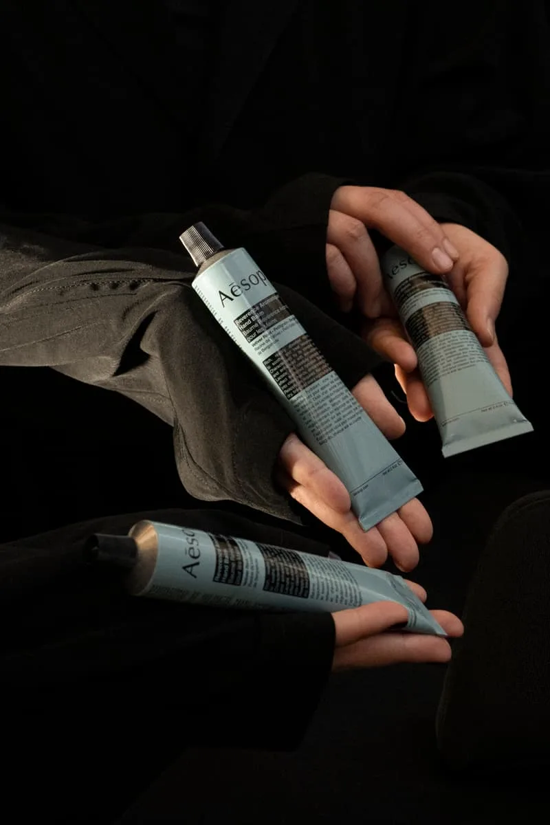 yohji-yamamoto-habille-aesop-pour-la-semaine-du-design-a-milan/carousel-4.jpg