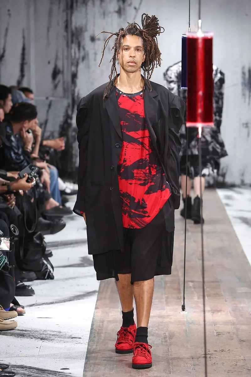 yohji-yamamoto-lelegance-fragile-de-la-collection-ss27/carousel-11.jpg