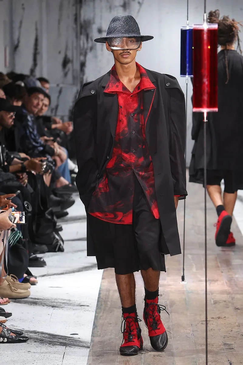 yohji-yamamoto-lelegance-fragile-de-la-collection-ss27/carousel-12.jpg