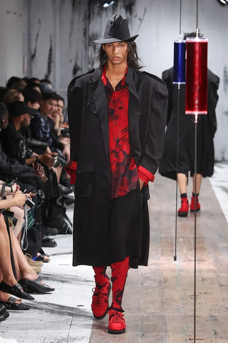 yohji-yamamoto-lelegance-fragile-de-la-collection-ss27/carousel-14.jpg