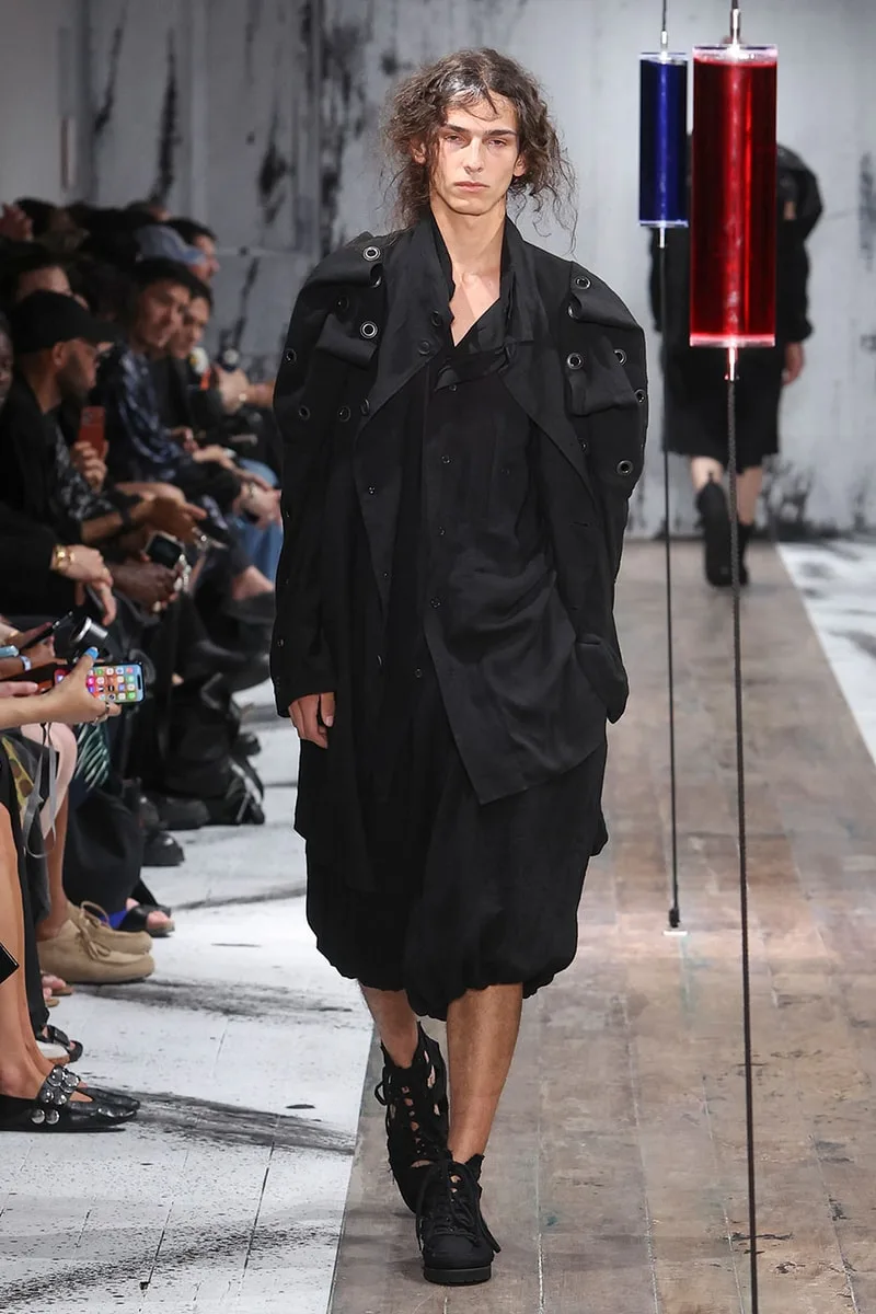 yohji-yamamoto-lelegance-fragile-de-la-collection-ss27/carousel-2.jpg