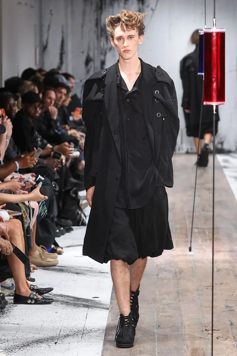 yohji-yamamoto-lelegance-fragile-de-la-collection-ss27/carousel-3.jpg